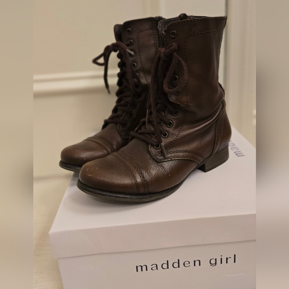 Steve Madden Brown Lace Up Boots Rugged Style
